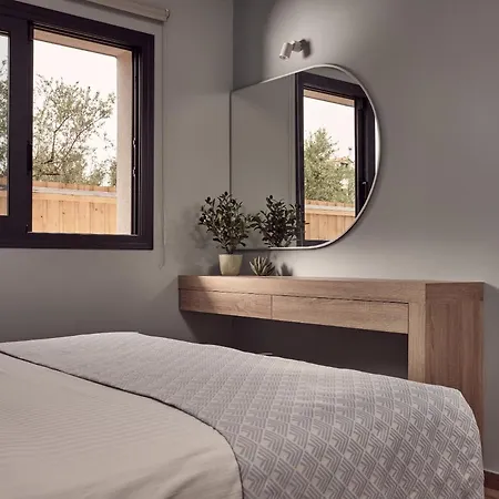 Fabiana Вилла *